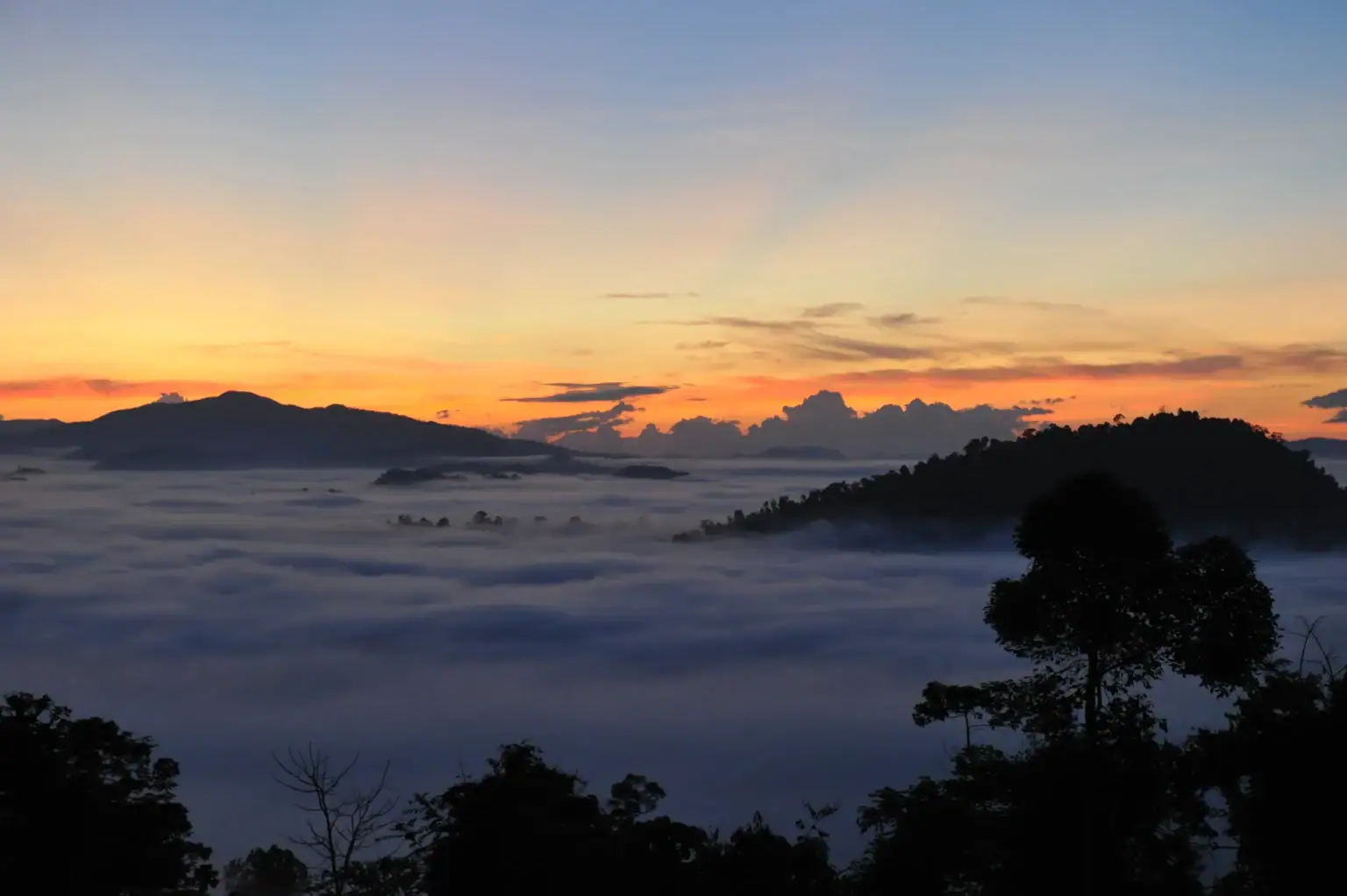 Danum Borneo Rainforest Lodge sunrise